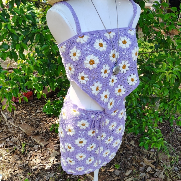 AKIRA Dresses & Skirts - AKIRA SZ M CROCHET LAVENDER DAISIES TOP &MINI SKIRT SET FESTIVAL BOHO